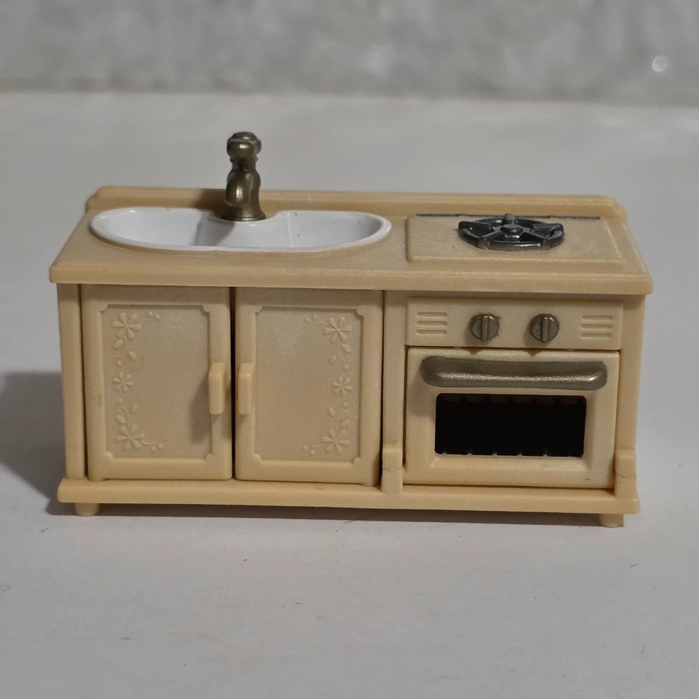 Sylvanian Families Calico Critters Red Roof Cozy Cottage Sink Stove Kitchen Toy